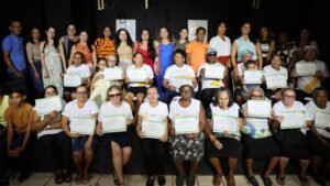 Geração Futuro encerra atividades da Semana do Meio Ambiente com a formatura de pessoas idosas